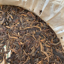 Charger l'image dans la galerie, 2009 JiaMing "Ming Qian Yin Hao - Bai Ying Shan - Lin Cang" (Early Spring Silver Hair - Baiying Mountain - Lincang) Cake 357g Puerh Raw Tea Sheng Cha