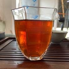 Charger l'image dans la galerie, 2004 ChunMing "Bu Lang - Qiao Mu Sheng Tai" (Bulang - Arbor Organic) Cake 357g Puerh Raw Tea Sheng Cha