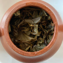 Load image into Gallery viewer, 2013 YinHao &quot;Tuo Wang&quot; (King Tuo) 100g Puerh Sheng Cha Raw Tea, Lin Cang.