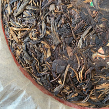 Load image into Gallery viewer, 2005 FuHai "Yi Wu Zheng Shan - Ye Sheng Cha" (Yiwu Mountain - Wild Tea) Cake 357g Puerh Raw Tea Sheng Cha