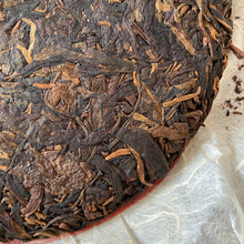 Charger l'image dans la galerie, 2006 ShuangXiHu "Bu Lang Gu Shu" (Bulang Old Tree - 100%) Cake 357g Puerh Sheng Cha Raw Tea, Meng Hai.