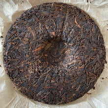 Load image into Gallery viewer, 2006 JingLong "Yi Wu Zheng Shan - Qiao Mu" (Yiwu Mountain - Arbor) Cake 357g Puerh Raw Tea Sheng Cha