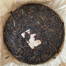 Charger l'image dans la galerie, 2005 LiMing "Zhen Pin - Ban Zhang & Yi Wu & Jing Mai " (Premium - Banzhang & Yiwu & Jingmai) Cake 357g Puerh Sheng Cha Raw Tea
