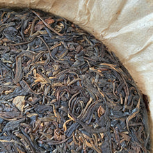 Charger l'image dans la galerie, 2005 LiMing "Zhen Pin - Ban Zhang & Yi Wu & Jing Mai " (Premium - Banzhang & Yiwu & Jingmai) Cake 357g Puerh Sheng Cha Raw Tea