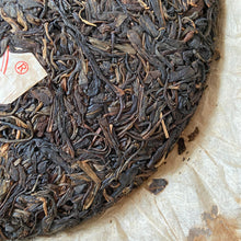Charger l'image dans la galerie, 2005 LiMing "Zhen Pin - Ban Zhang & Yi Wu & Jing Mai " (Premium - Banzhang & Yiwu & Jingmai) Cake 357g Puerh Sheng Cha Raw Tea
