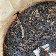 Charger l'image dans la galerie, 2005 LiMing "Zhen Pin - Ban Zhang & Yi Wu & Jing Mai " (Premium - Banzhang & Yiwu & Jingmai) Cake 357g Puerh Sheng Cha Raw Tea