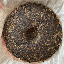 Load image into Gallery viewer, 2006 LiMing &quot;Qiao Mu Gong Rui&quot; (Tribute Arbor Tree - Bu Lang) Cake 357g Puerh Raw Tea Sheng Cha, Meng Hai.