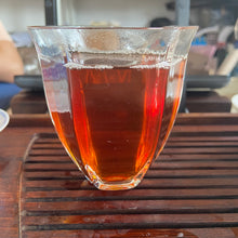 Charger l'image dans la galerie, 2005 LiMing "Zhen Pin - Ban Zhang & Yi Wu & Jing Mai " (Premium - Banzhang & Yiwu & Jingmai) Cake 357g Puerh Sheng Cha Raw Tea