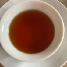 Charger l'image dans la galerie, 2005 LiMing "Zhen Pin - Ban Zhang & Yi Wu & Jing Mai " (Premium - Banzhang & Yiwu & Jingmai) Cake 357g Puerh Sheng Cha Raw Tea