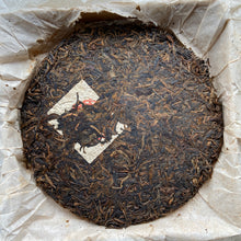 Load image into Gallery viewer, 1999 CNNP - LaoTongZhi &quot;Hong Yin - Cai Fei - Dan Fei&quot; (Red Mark - Cut Mark - Single Fei) Cake 380g Puerh Raw Tea Sheng Cha