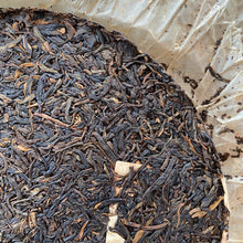 Laden Sie das Bild in den Galerie-Viewer, 2001 XiaGuan "8653" Iron Cake 357g Puerh Raw Tea Sheng Cha