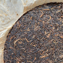 Laden Sie das Bild in den Galerie-Viewer, 2001 XiaGuan "8653" Iron Cake 357g Puerh Raw Tea Sheng Cha