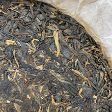 Load image into Gallery viewer, 2004 LiMing &quot;Cha Wang - Qiao Mu Ye Sheng - Ban Zhang &amp; Bu Lang &amp; Nan Nuo&quot; (King Tea - Arbor Wild - Banzhang &amp; Bulang &amp; Nannuo) Cake 400g Puerh Sheng Cha Raw Tea