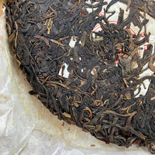 Load image into Gallery viewer, 2004 LiMing &quot;Cha Wang - Qiao Mu Ye Sheng - Ban Zhang &amp; Bu Lang &amp; Nan Nuo&quot; (King Tea - Arbor Wild - Banzhang &amp; Bulang &amp; Nannuo) Cake 400g Puerh Sheng Cha Raw Tea