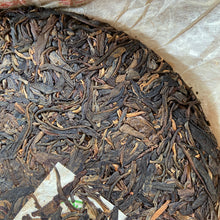 Load image into Gallery viewer, 2005 TuLinFengHuang &quot;Wu Liang Shan - Lao Shu Chun Cha&quot; (Wuliang Mountain - Spring Old Tree) Cake 357g Puerh Raw Tea Sheng Cha