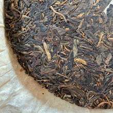 Charger l'image dans la galerie, 2005 TuLinFengHuang "Wu Liang Shan - Lao Shu Chun Cha" (Wuliang Mountain - Spring Old Tree) Cake 357g Puerh Raw Tea Sheng Cha