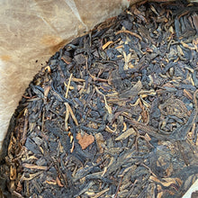Charger l'image dans la galerie, 2005 TuLinFengHuang "Wu Liang Shan - Lao Shu Chun Cha" (Wuliang Mountain - Spring Old Tree) Cake 357g Puerh Raw Tea Sheng Cha