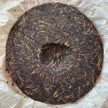 Load image into Gallery viewer, 2006 XingHai "Pu Er Wang - Ban Zhang - Qiao Mu" (King Puerh - Banzhang - Arbor) Cake 357g Puerh Raw Tea Sheng Cha