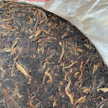 Load image into Gallery viewer, 2006 XingHai &quot;Pu Er Wang - Ban Zhang - Qiao Mu&quot; (King Puerh - Banzhang - Arbor) Cake 357g Puerh Raw Tea Sheng Cha