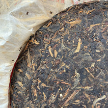 Load image into Gallery viewer, 2006 XingHai &quot;Pu Er Wang - Ban Zhang - Qiao Mu&quot; (King Puerh - Banzhang - Arbor) Cake 357g Puerh Raw Tea Sheng Cha