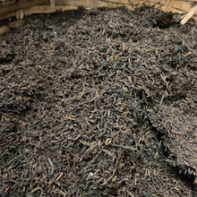 Charger l'image dans la galerie, 1998 WuZhou "Gui Qing Zhong - Liu Bao" (Guiqing Variety - Liubao) S Grade Loose Leaf Dark Tea, Guangxi, Liu Pao
