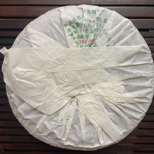 Charger l'image dans la galerie, 2011 NaHong "Jing Mai Gu Shu" (Jingmai Old Tree) Cake 357g Puerh Raw Tea Sheng Cha