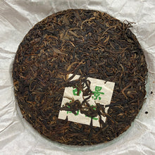 Load image into Gallery viewer, 2011 NaHong &quot;Jing Mai Gu Shu&quot; (Jingmai Old Tree) Cake 357g Puerh Raw Tea Sheng Cha