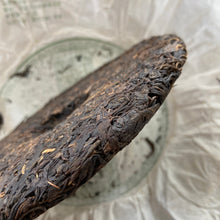 Load image into Gallery viewer, 2011 NaHong &quot;Yi Wu Gu Shu&quot; (Yiwu Old Tree) Cake 357g Puerh Raw Tea Sheng Cha