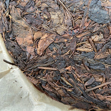 Load image into Gallery viewer, 2006 HongZiPai "Yi Wu - Gu Shu - Huang Pian" (Yiwu - Old Tree - Yellow Leaf) 357g Puerh Raw Tea Sheng Cha