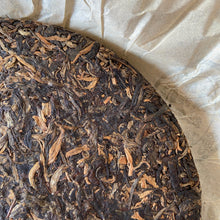 Load image into Gallery viewer, 2008 XiaGuan &quot;Nan Zhao Yu Bing&quot; (Nanzhao Royal Cake) 400g Puerh Raw Tea Sheng Cha