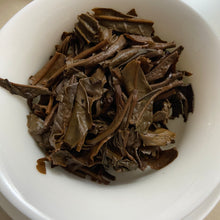Load image into Gallery viewer, 2005 FuHai "Yi Wu Zheng Shan - Ye Sheng Cha" (Yiwu Mountain - Wild Tea) Cake 357g Puerh Raw Tea Sheng Cha