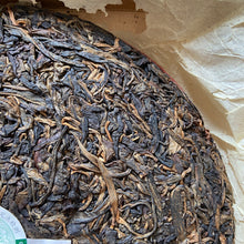 Load image into Gallery viewer, 2005 MengKu RongShi "Da Xue Shan - Gu Shu Cha" (Big Snow Mountain - Old Tree) Cake 400g Puerh Raw Tea Sheng Cha