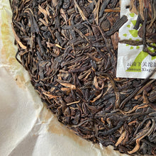 Load image into Gallery viewer, 2015 XiaGuan &quot;Yi Wu Zhi Chun&quot; (Spring of Yiwu) Cake 357g Puerh Sheng Cha Raw Tea