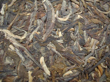 Laden Sie das Bild in den Galerie-Viewer, 2009 DaYi "69 Zhou Nian Chang Qing" (69th Birthday of Menghai Tea Factory) Cake 357g Puerh Sheng Cha Raw Tea - King Tea Mall