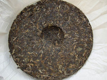 Laden Sie das Bild in den Galerie-Viewer, 2009 DaYi "69 Zhou Nian Chang Qing" (69th Birthday of Menghai Tea Factory) Cake 357g Puerh Sheng Cha Raw Tea - King Tea Mall