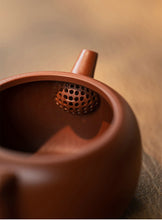 Load image into Gallery viewer, Yixing &quot;Ping Guo&quot; (Apple) Teapot in Xiao Mei Yao Zhu Ni Clay