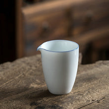 Load image into Gallery viewer, Sweet White Porcelain Gaiwan 120ml  / Pitcher 250ml / Cup 55ml, Blue Circle White Body
