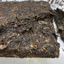 Load image into Gallery viewer, 2018 JingWei Fu Tea "Qin Ling Zhi Dian" (The Top of Qingling Mountains) Brick 850g Dark Tea, Fu Cha, ShaanXi