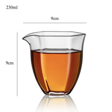 Laden Sie das Bild in den Galerie-Viewer, Borosilicate Glass Hexagon "Gong Dao Bei" (Pitcher) 230ml