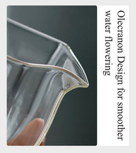 Laden Sie das Bild in den Galerie-Viewer, Borosilicate Glass Hexagon "Gong Dao Bei" (Pitcher) 230ml