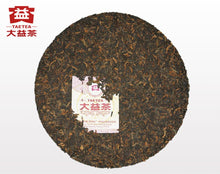 Laden Sie das Bild in den Galerie-Viewer, 2018 DaYi "7262" Cake 357g Puerh Shou Cha Ripe Tea - King Tea Mall