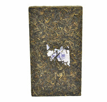 Charger l'image dans la galerie, 2013 DaYi "Jing Hua Hou Zhuan" (Great Leaf Thick Brick) 1000g Puerh Sheng Cha Raw Tea - King Tea Mall