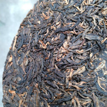 Load image into Gallery viewer, 2005 ChangTai &quot;Cha Pin Tian Xia - Zi Ya&quot; (Menghai Purple Bud) Cake 400g Puerh Raw Tea Sheng Cha