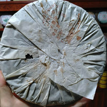 Load image into Gallery viewer, 2005 ChangTai "Ban Na Yun Wu Yuan Cha" (Banna Cloudy Foggy Wild Tea) Cake 400g Puerh Raw Tea Sheng Cha