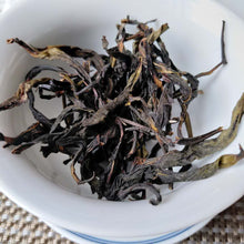 Laden Sie das Bild in den Galerie-Viewer, 2019 FengHuang DanCong "Xue Pian - Ya Shi Xiang" (Winter - Snowflake - Duck Poop Fragrance) A++++ Oolong,Loose Leaf Tea, Chaozhou