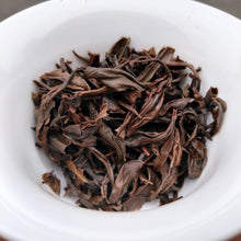 Load image into Gallery viewer, 2005 ChangTai "Cha Pin Tian Xia - Zi Ya" (Menghai Purple Bud) Cake 400g Puerh Raw Tea Sheng Cha