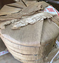 Load image into Gallery viewer, 2006 CNNP Puerh "8001 - Da Hong Yin"(Big Red Mark) Cake 400g Puerh Raw Tea Sheng Cha