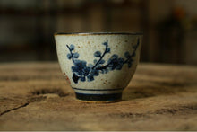 Laden Sie das Bild in den Galerie-Viewer, Rustic Porcelain 1 set of 4 Tea Cups, 60cc, "Si Jun Zi" (Four Gentlemen)