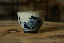 Laden Sie das Bild in den Galerie-Viewer, Rustic Porcelain 1 set of 4 Tea Cups, 60cc, "Si Jun Zi" (Four Gentlemen)