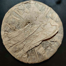Load image into Gallery viewer, 2004 ChangTai "Chang Tai Hao - Ye Sheng Ji Pin - Yi Wu" ( Wild Premium - Yiwu)  Cake 400g Puerh Raw Tea Sheng Cha